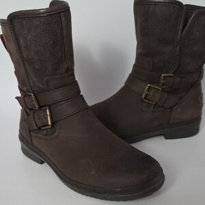 UGG Simmens Leather and Wool Boot Trendy